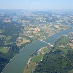 Flugwegposition um 16:35:45: Aufgenommen in der Nähe von Gemeinde Ybbs an der Donau, Ybbs an der Donau, Österreich in 1154 Meter